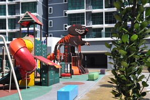 儿童活动区 - 室外