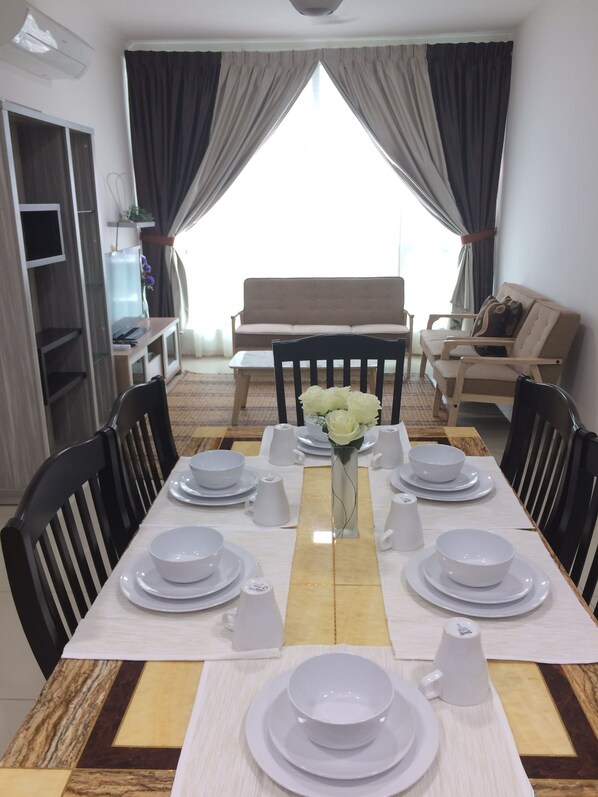 In-room dining - Lawang Suite 2 Bedroom Standard Apartment 1 (Shah Alam)