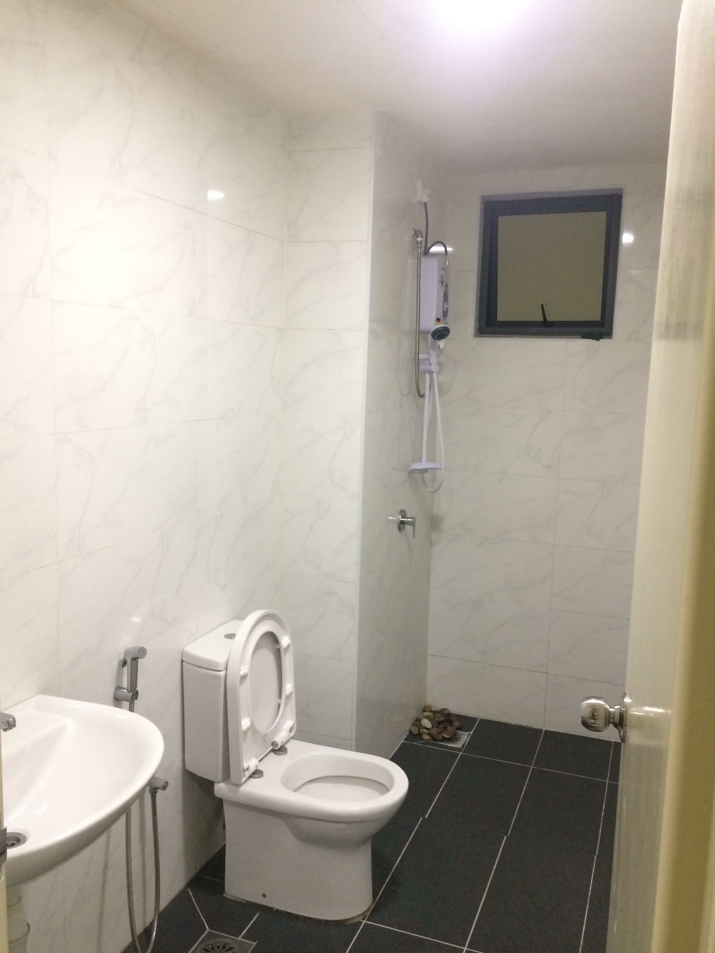 Shower, free toiletries
