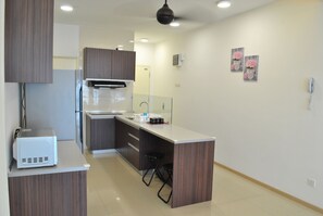 Microwave - Lawang Suite 2 Bedroom Standard Apartment 2 (Shah Alam)