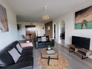 Superior Apartment, 2 Bedrooms, Ocean View, Beachside | Living area - Reef Resort Apartments (Mona Vale)