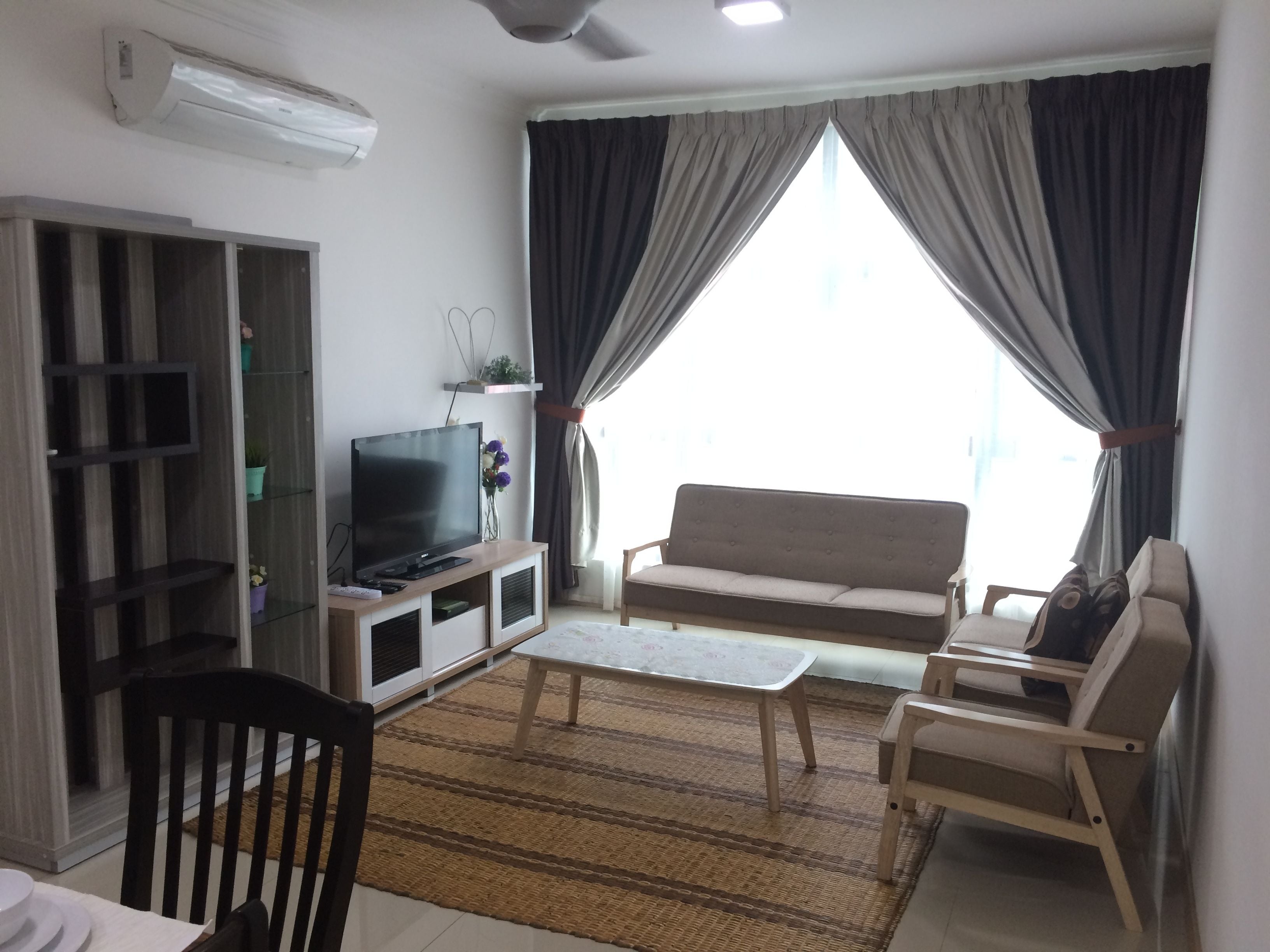 Apartment, 2 Bedrooms | Ruang tamu | TV LCD 