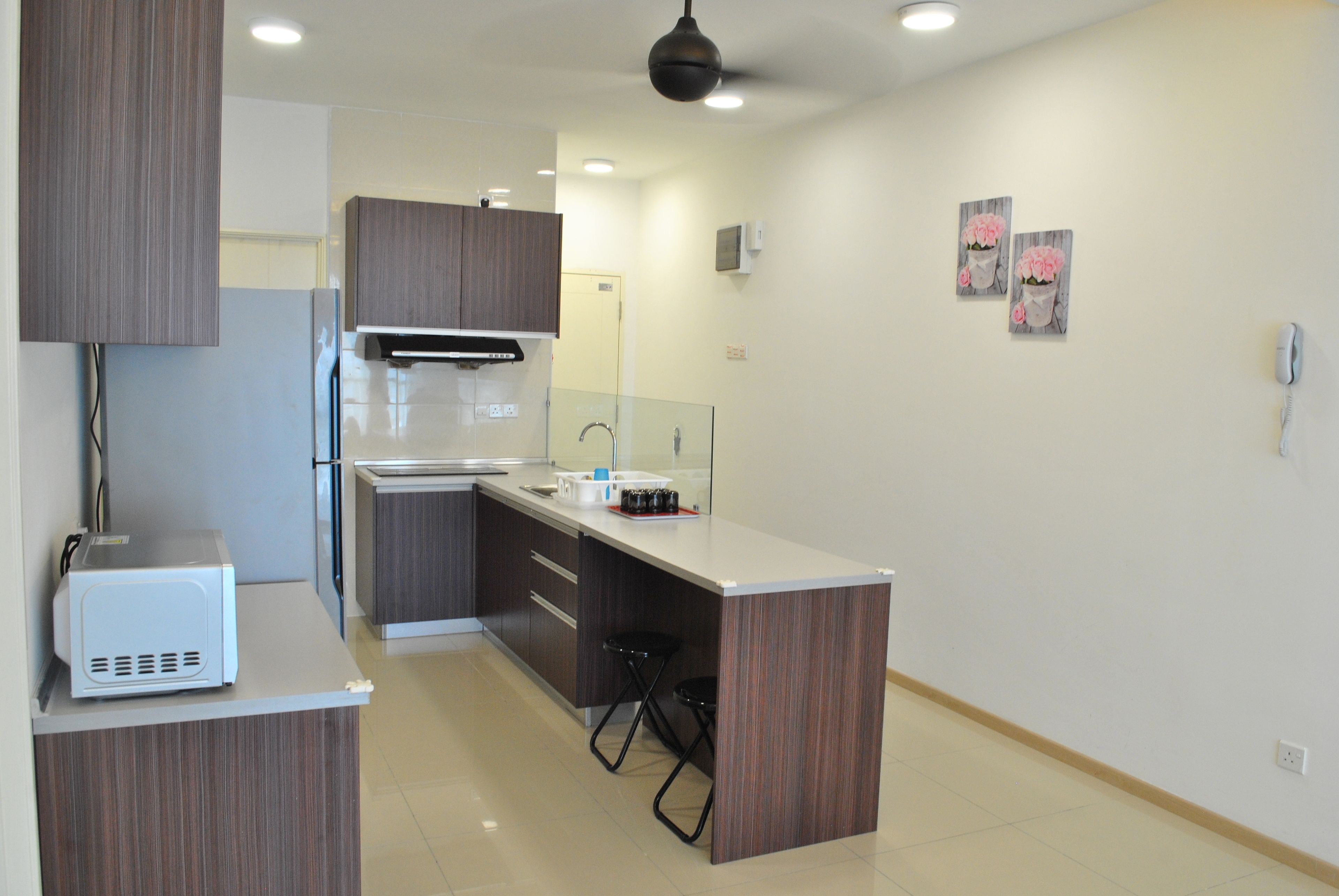 Apartment, 2 Bedrooms | Dapur kecil peribadi | Ketuhar gelombang mikro 