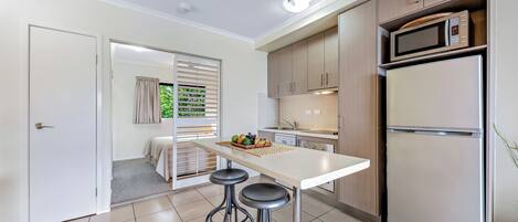 Full-sized fridge, microwave, stovetop, dishwasher