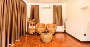 Standard Room | Living area | Flat-screen TV