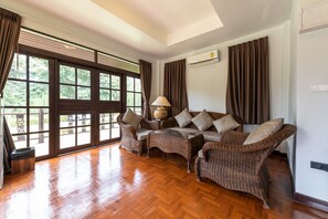 Flat-screen TV - Doi Inthanon Riverside Resort (Wiang Nong Long)