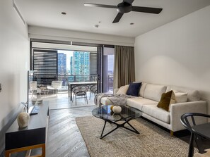 Smart TV - Nero Newstead (Newstead)