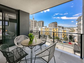 Balcony - Nero Newstead (Newstead)