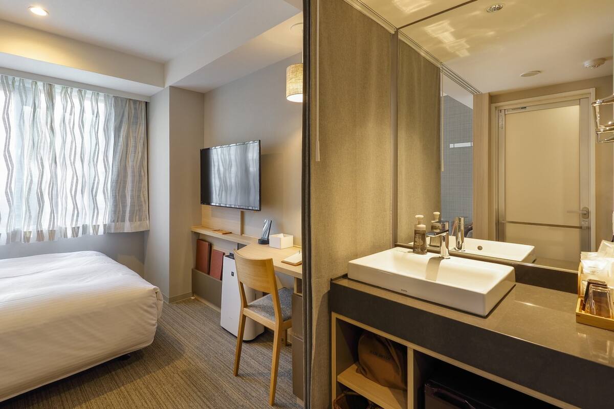 in-room safe, free wifi, bed sheets, wheelchair access