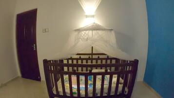 Individually furnished, desk, free WiFi