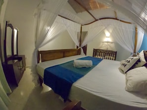 Family Villa, 3 Bedrooms, Garden View | Individually furnished, desk, free WiFi - Girilena Guest House (Hikkaduwa)