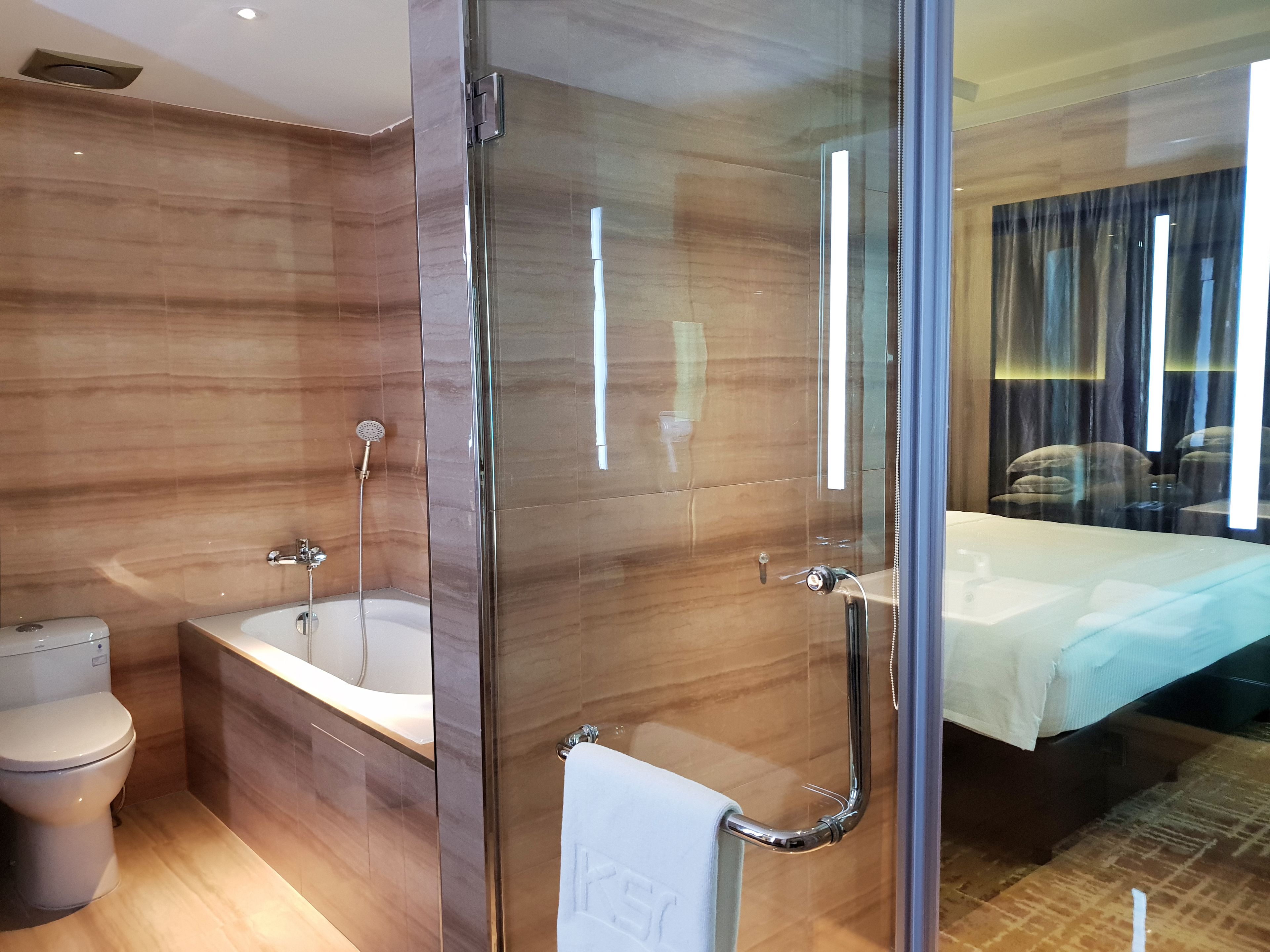 executive suite king | bathroom | free toiletries, hair dryer, slippers, electronic bidet