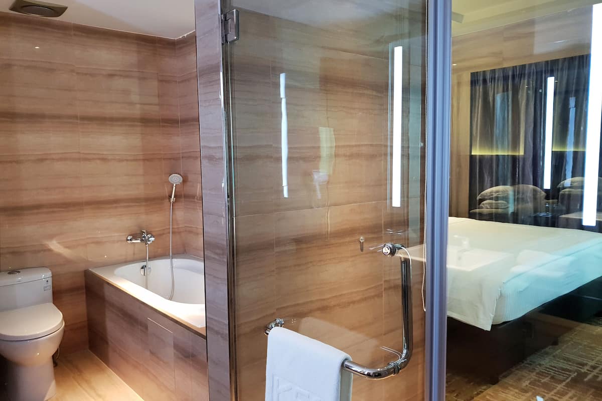 executive suite king | bathroom | free toiletries, hair dryer, slippers, electronic bidet