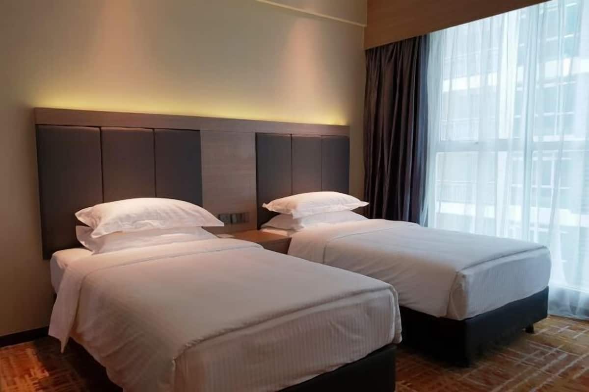 1 chambre, minibar, coffres-forts dans les chambres, bureau