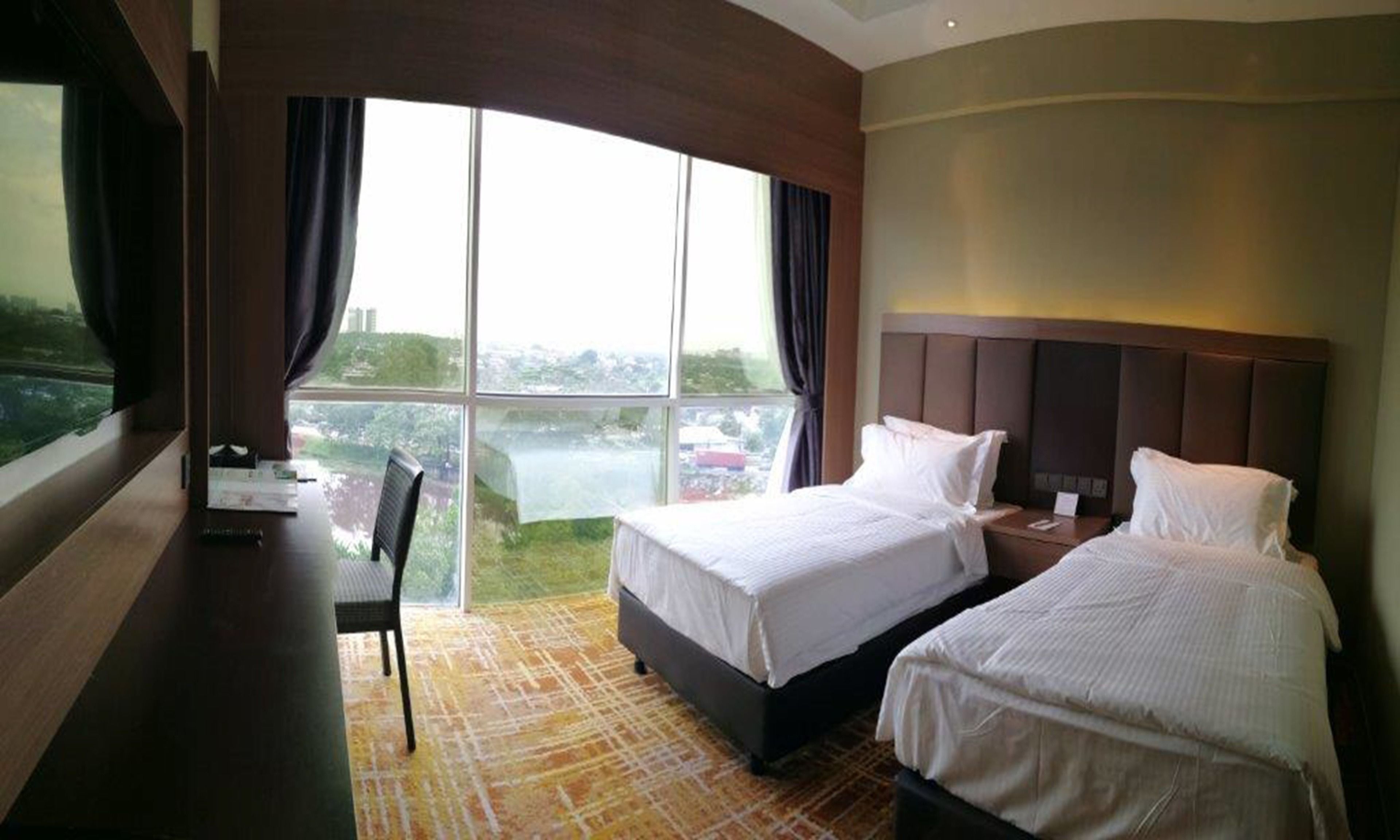 deluxe twin | 1 bedroom, minibar, in-room safe, desk