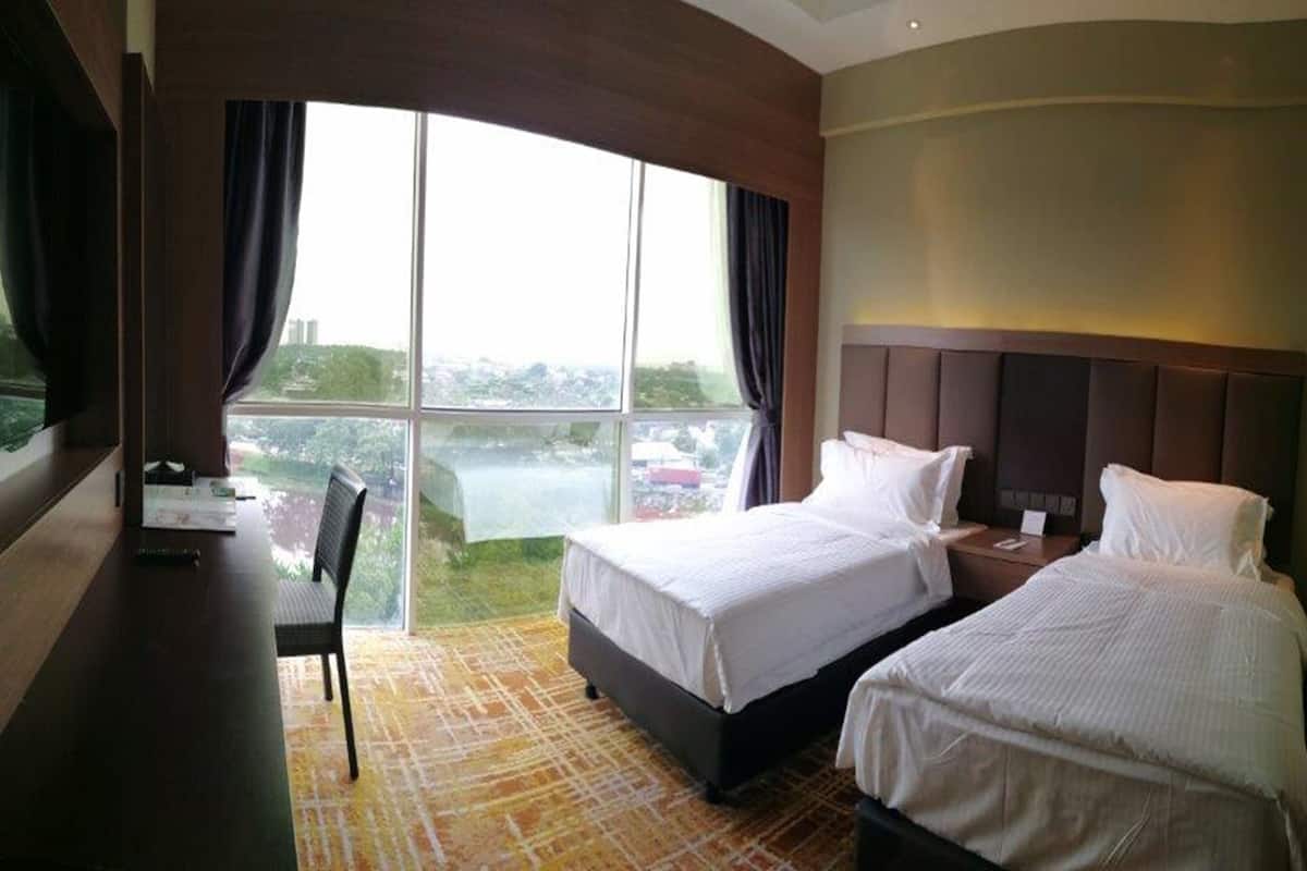 deluxe twin | 1 bedroom, minibar, in-room safe, desk