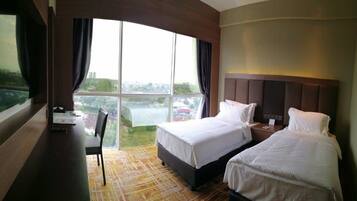 1 chambre, minibar, coffres-forts dans les chambres, bureau