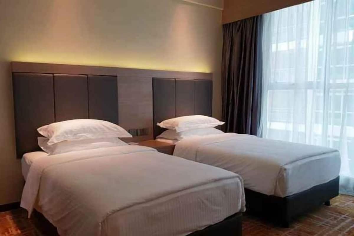 1 chambre, minibar, coffres-forts dans les chambres, bureau