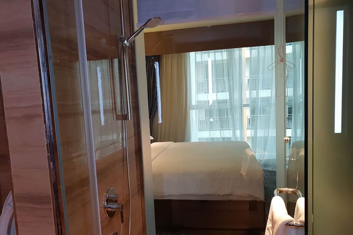 1 bedroom, minibar, in-room safe, desk