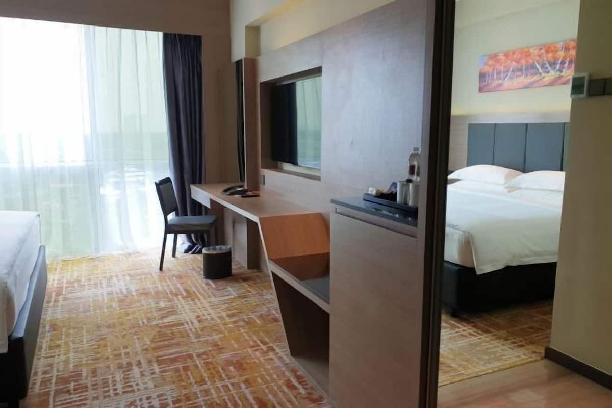 1 chambre, minibar, coffres-forts dans les chambres, bureau