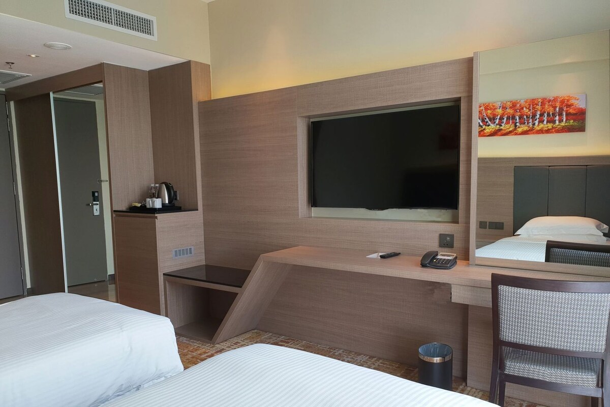 1 chambre, minibar, coffres-forts dans les chambres, bureau