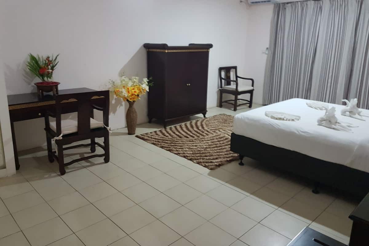 1 Schlafzimmer, laptopgeeigneter Arbeitsplatz, schallisolierte Zimmer
