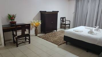 1 slaapkamer, een laptopwerkplek, geluiddichte muren