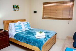 Studio, 1 King Bed | Free WiFi, bed sheets