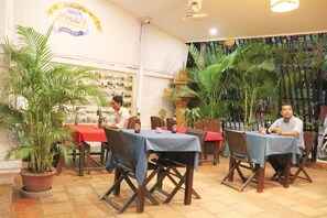 Breakfast, lunch, dinner served; local and international cuisine  - Angkor Sangrith Hostel (Siem Reap)