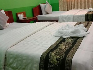 Twin Room, City View | Minibar, desk, iron/ironing board, rollaway beds - Angkor Sangrith Hostel (Siem Reap)