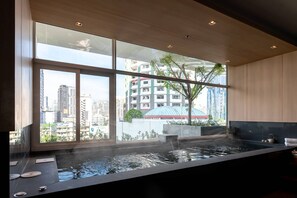 Indoor spa tub - Jasmine 59 Hotel Thonglor Bangkok (Bangkok)