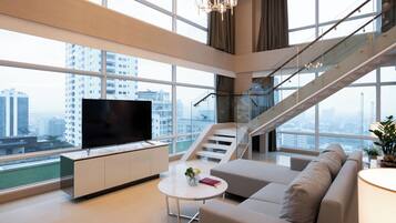 Penthouse Suite | 1 bedroom, premium bedding, Select Comfort beds, in-room safe