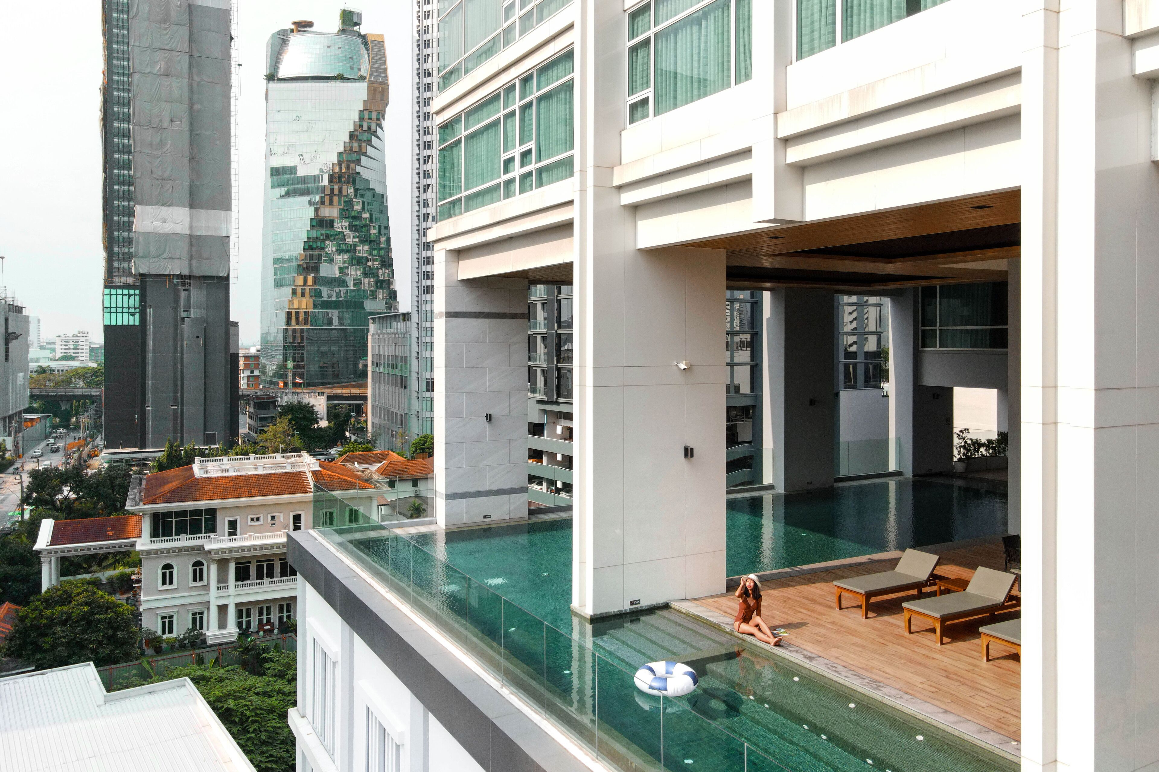 Indoor pool, pool loungers