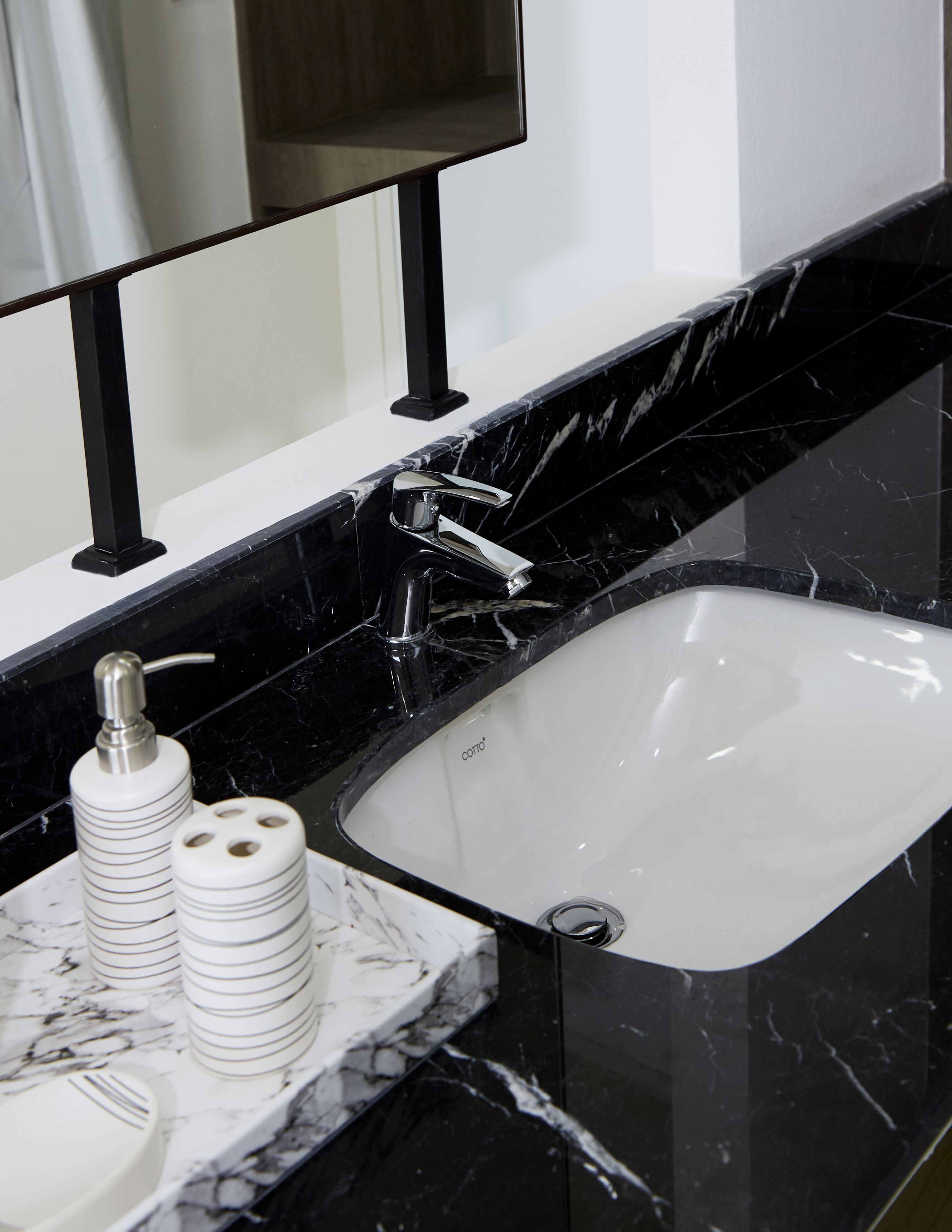 superior room | bathroom sink