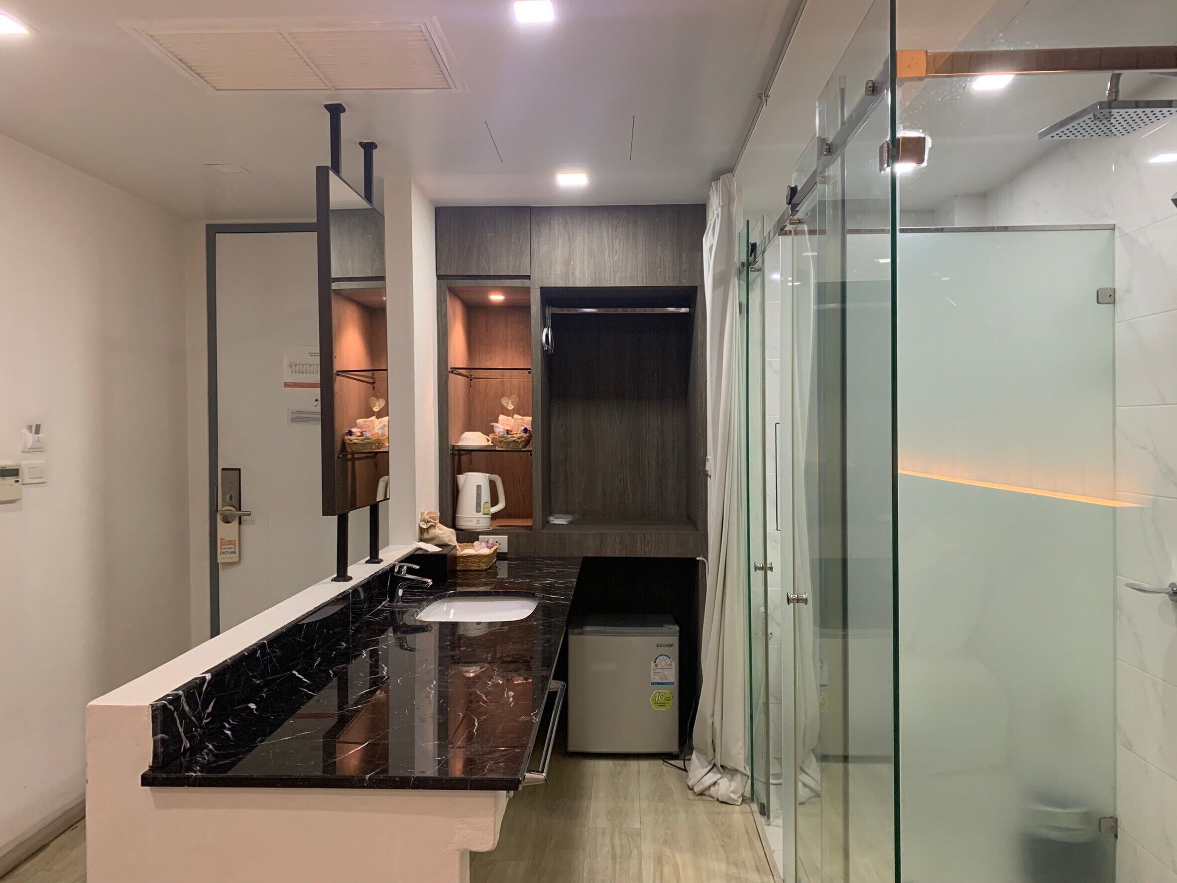 superior room | 1 bedroom, individually decorated, individually furnished, desk