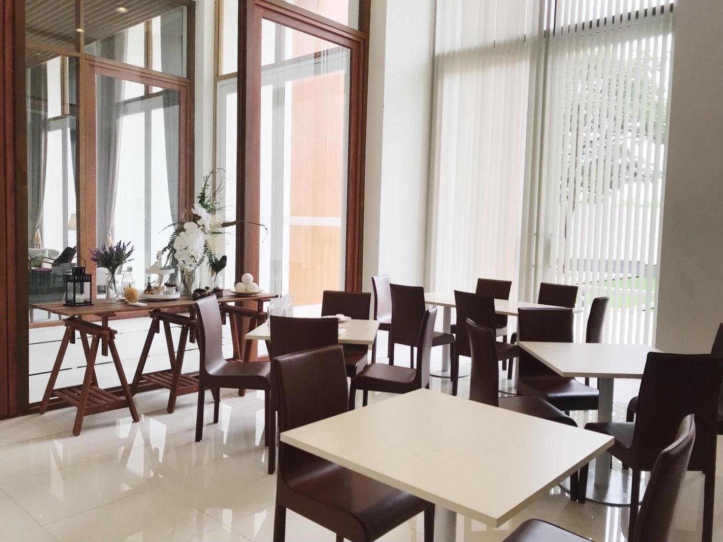 breakfast, lunch, dinner served; local and international cuisine