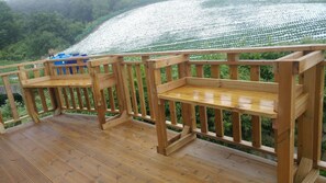 Family Duplex (4) | Balcony - Daegwallyeong Solbawee Log-Housing Pension (Pyeongchang)