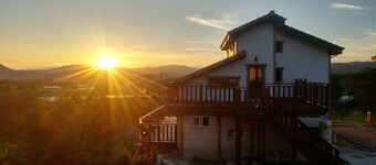 Daegwallyeong Solbawee Log-Housing Pension