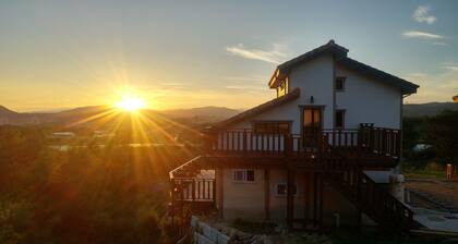 Daegwallyeong Solbawee Log-Housing Pension