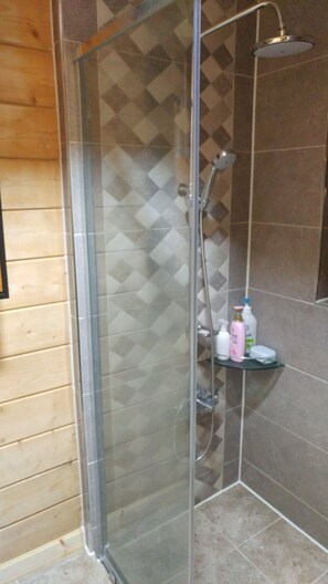 Family Duplex (4) | Bathroom shower - Daegwallyeong Solbawee Log-Housing Pension (Pyeongchang)