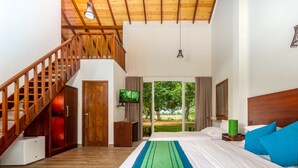 Lakens van Egyptisch katoen, luxe beddengoed, een minibar, een bureau