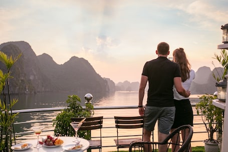 Breakfast, lunch and dinner served . Azela Cruise