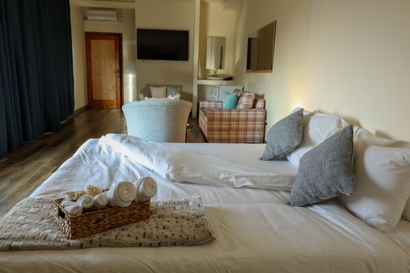 Junior Suite, 1 King Bed - Chateau Deau Faraya (Faraya)
