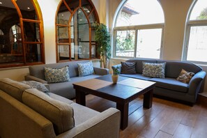 Sala de estar en el lobby