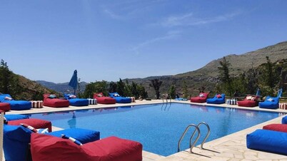 法拉亚城堡酒庄酒店