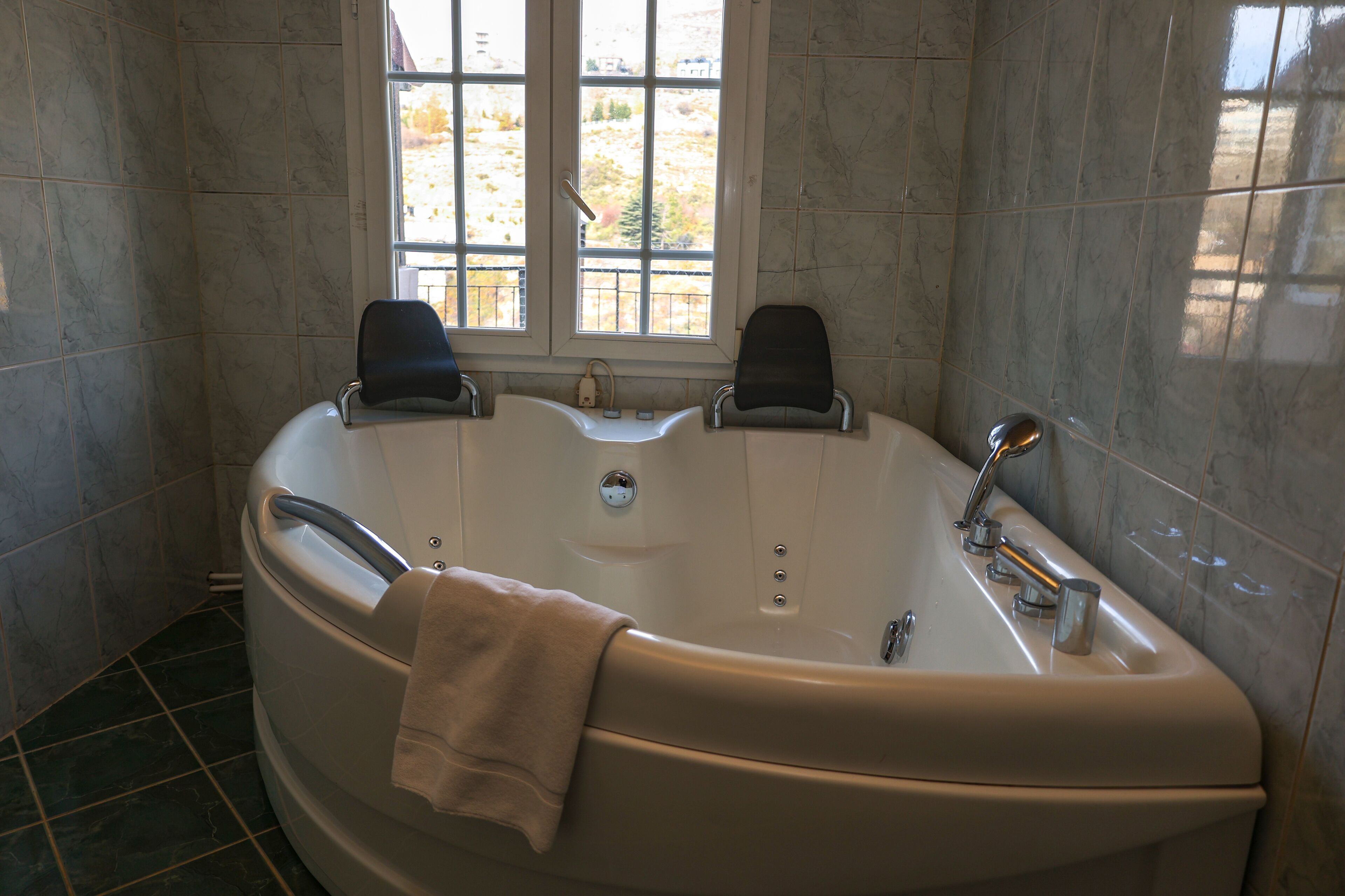royal suite, 1 bedroom | bathroom | free toiletries, hair dryer
