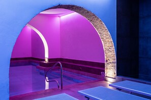 Indoor pool, pool loungers - Agave in città (Livorno)