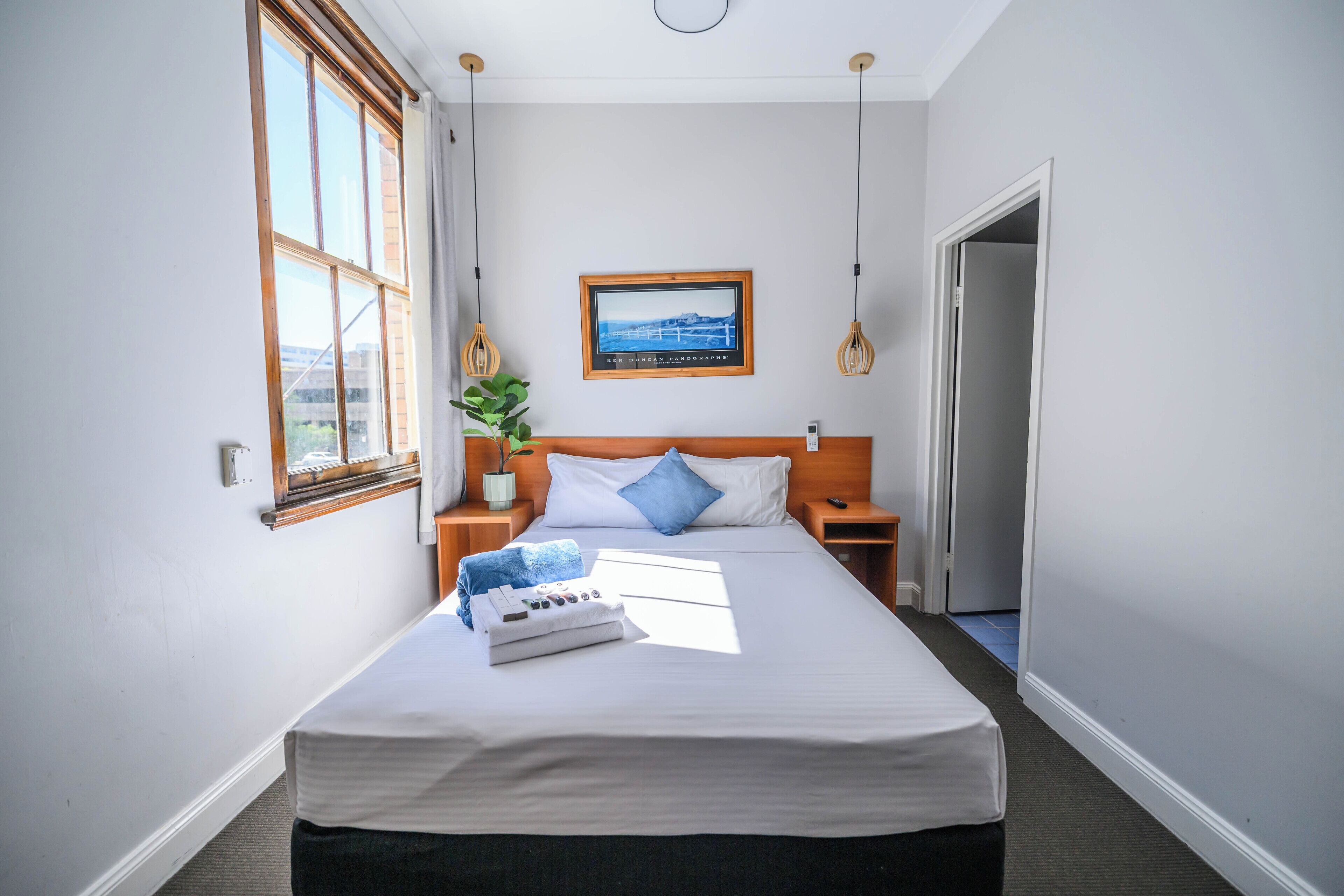 舒适四人房, 2 张大床, 独立浴室 | 办公桌、免费 WiFi、床单