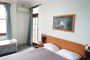 Escrivaninha, Wi-Fi de cortesia, roupa de cama