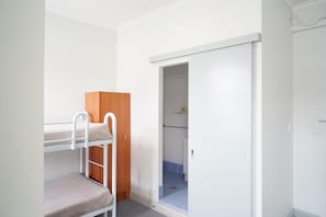 Escrivaninha, Wi-Fi de cortesia, roupa de cama